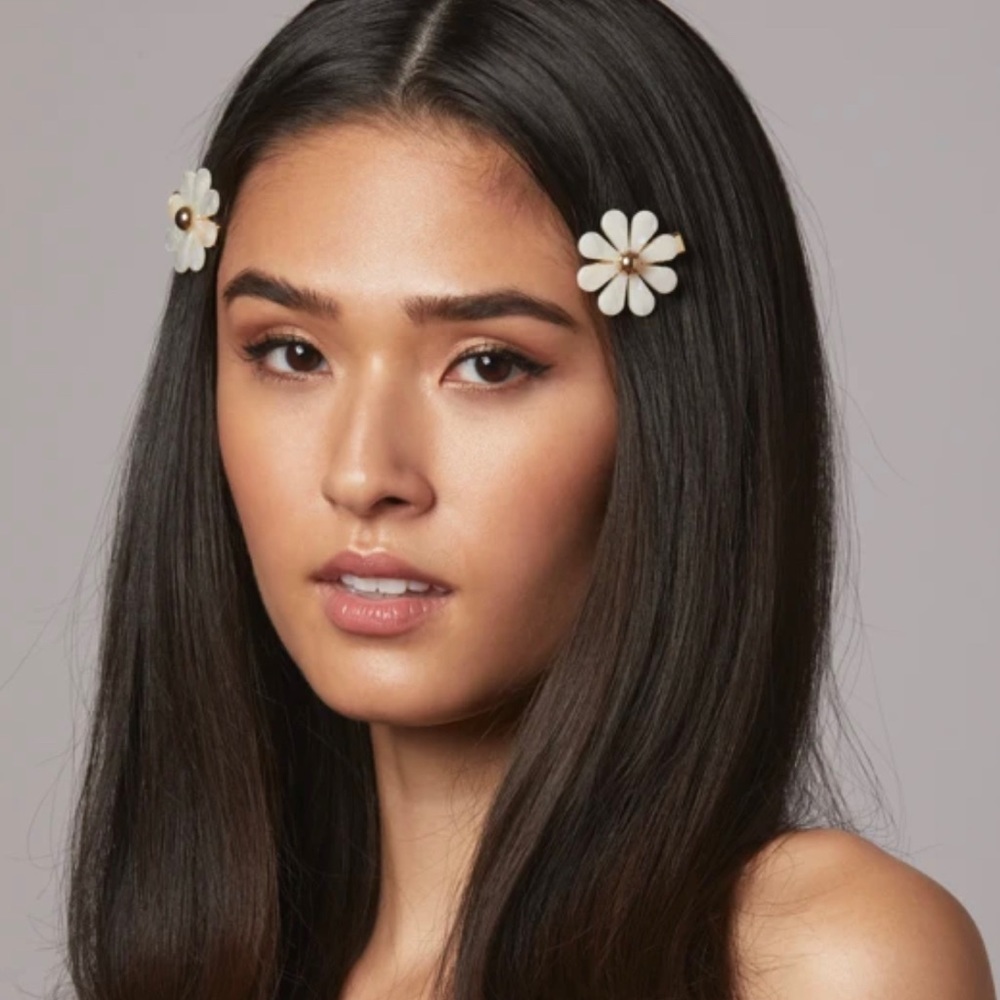 E A C H Flower Barrette Set